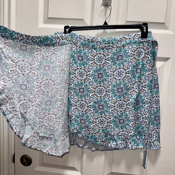 LOFT | Medallion Ruffle Wrap Skirt - Picture 7 of 14